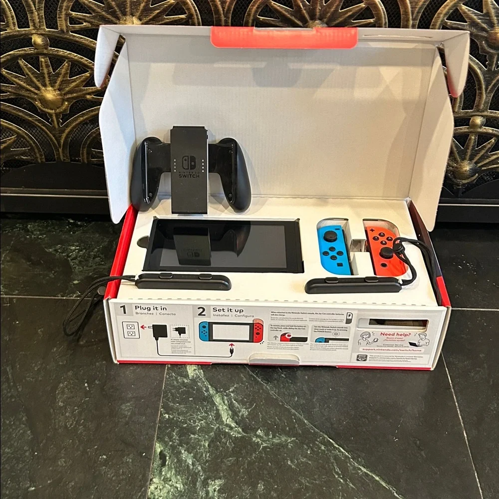 Nintendo Switch - Picture 1 of 13